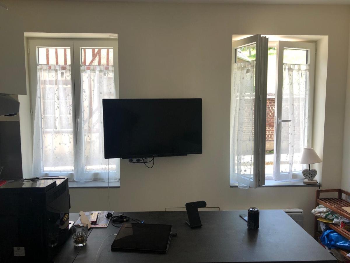 Appartement Lisieux Calme Tres Bien Equipe Exterior photo